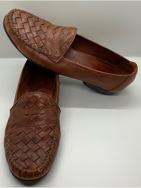 COLE HAAN Distressed Basketweave Detailed Loafers in classic leather Womens 8